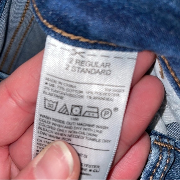 Old navy distressed rockstar jeans - Picture 3 of 4